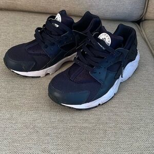 Nike Hurache Grade School Size 6y